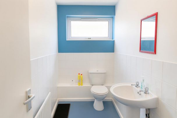 8 bedroom Flat To Let Total Size: 2918 SQ FT - Photo 1