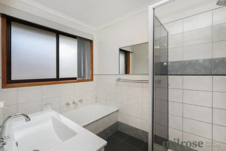 1 Greenhill Crescent, Wyndham Vale VIC 3024 - Photo 3