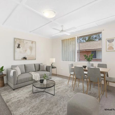 Spacious Two Bedroom Apartment in an Ideal Location - Photo 3