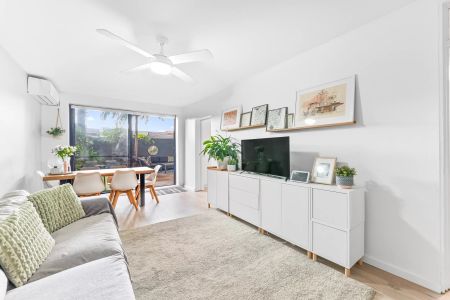 SPACIOUS 2 BEDROOM MODERN RETREAT WITH HUGE PRIVATE COURTYARD + PARKING! - Photo 5