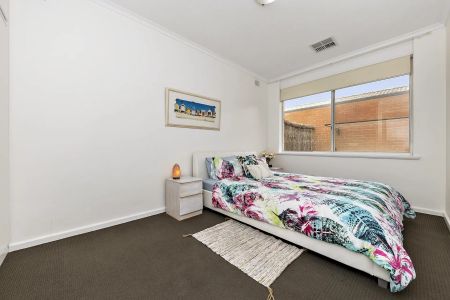 Two Bedroom Beachfront Gem - Partly- Furnished - Photo 4