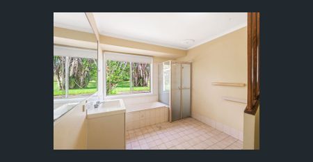 FULL ACRE IN PRESTIGIOUS 'RACECOURSE' ESTATE - Photo 3