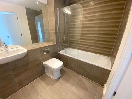 A stylish and modern apartment situated in vibrant Ashford. - Photo 5