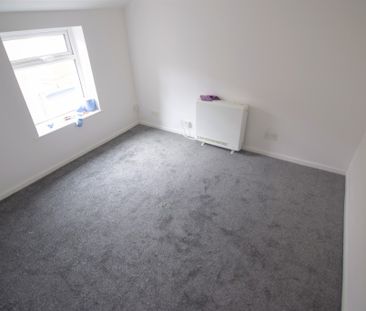 To Let 1 Bed Flat - Photo 3