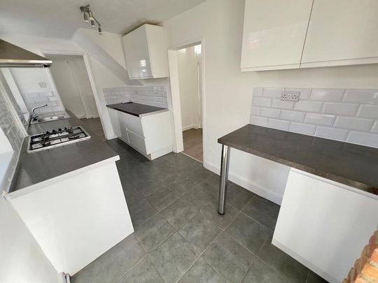 3 bedroom semi-detached house to rent - Photo 1