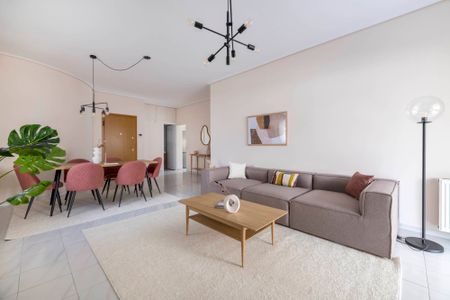Ample 3BR Family Property in Marousi - Photo 4