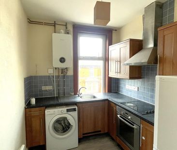 3 bedroom flat to rent - Photo 3