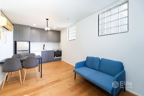 Fully Furnished 2BED 1 BATH - Apartment for rent in Melbourne CBD - Photo 1
