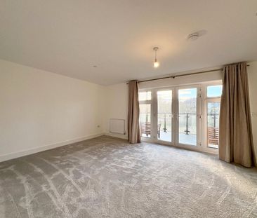 Waterfront Crescent, Mytchett, Camberley, Surrey, GU16 - Photo 2