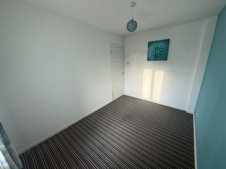 25 Canning Grove, Crumlin, BT29 4XB - Photo 2