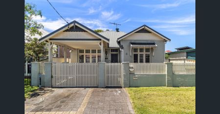 CHARMING MAYFIELD HOME WITH DUCTED AIR - SOLAR AND TESLA BATTERY - Photo 2