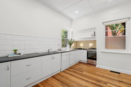 SPACIOUS FAMILY LIVING - Photo 3