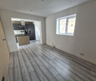 2 bedroom semi-detached house to rent - Photo 6