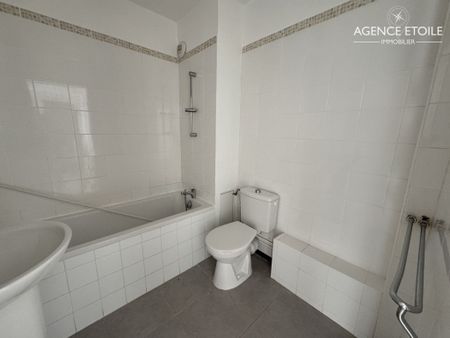 Appartement 2 pièces 59m2 MARSEILLE 9EME 854 euros - Photo 3