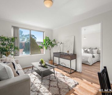 Freshly Updated Ground-Floor Living in a Boutique Complex of Just Six - Photo 3