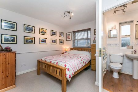 2 bedroom terraced to rent - Photo 3