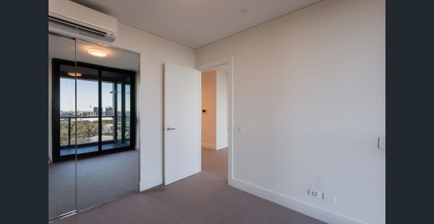 Elegant One-Bedroom Apartment Offering Comfort & Convenience - Photo 1