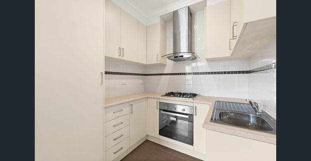 Situated in a great area - Photo 1