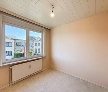 Vernieuwd appartement met 2 slaapkamers - Photo 3