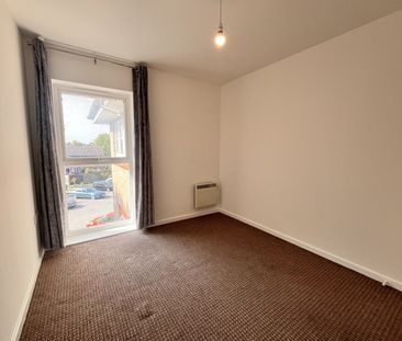 Douglas Road, Staines, Surrey, TW19 - Photo 2