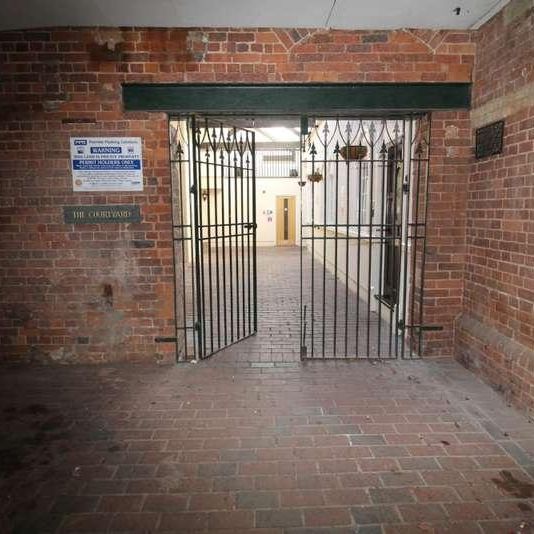 Bed Flat In The Courtyard St Annes Well Mews, Lower North Street, Exeter, EX4 - Photo 1