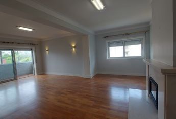 Apartamento T4 para Arrendamento com Garagem em zona prestigiada no Porto