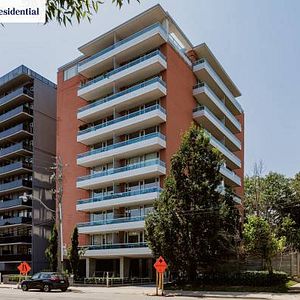 Fully Furnished 2BR 1BA Condo in heart of Annex 74 Spadina Rd - Photo 2