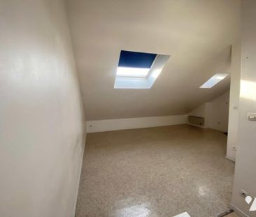 A LOUER STUDIO en HYPER CENTRE de REIMS - RUE DES CAPUCINS - Photo 2