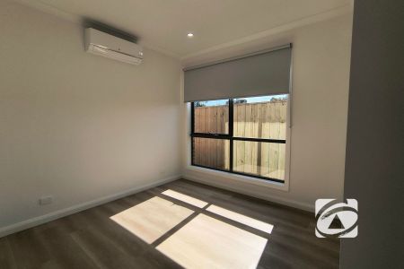 BRAND NEW MODERN HOME IN PERFECT LOCATION - Photo 4