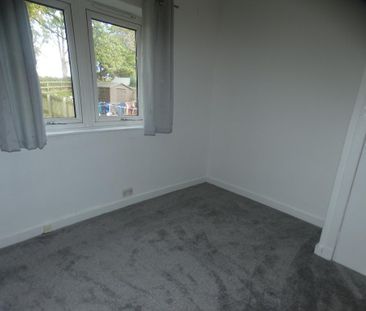 2 bedroom semi-detached house to rent - Photo 5
