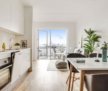 Lys bolig med to værelser, egen altan og indbyggede skabe. Perfekt ... - Foto 1