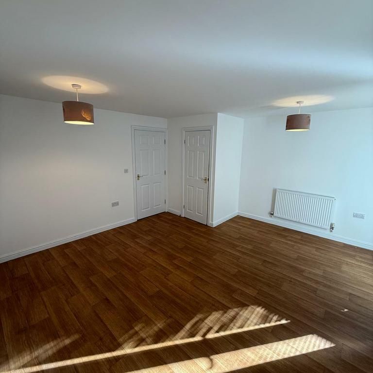 3 bedroom end of terrace house to rent - Photo 1