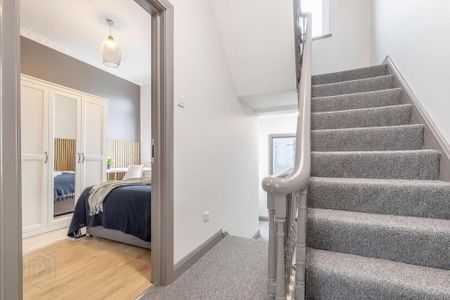 Room 2, 57 Ballygomartin Road, Belfast, BT13 3LB - Photo 5