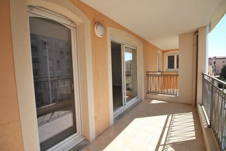 Appartement T3 - Toulon/Pont du las - 71M² avec terrasse et une place de stationnement - Photo 2