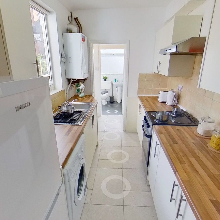 111 Glapton Road, NG2 2FE, NOTTINGHAM - Photo 1