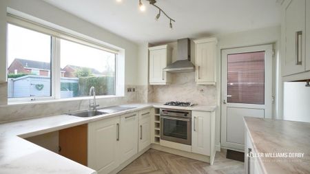 3 bedroom detached house to rent - Photo 3