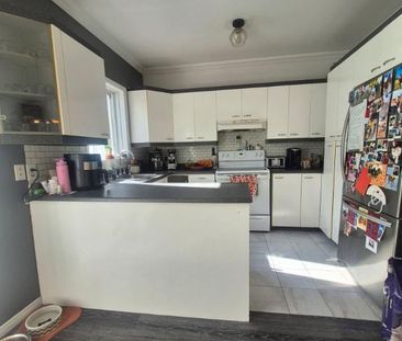 1800$ grand 5 1/2 avec 3 chambres - Spacious 5 1/2 unit with 3 bedr... - Photo 2