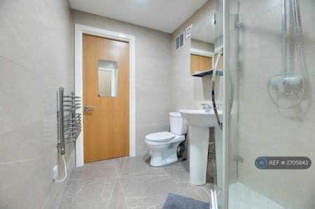 3 bedroom flat to rent - Photo 5