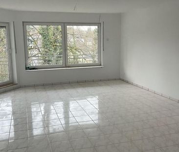 NEU sanierte 3-Zimmer Wohnung mit großem Balkon - Photo 1