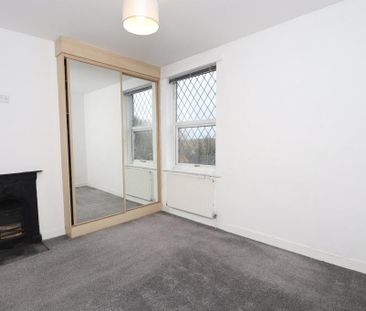 2 bedroom end of terrace house to rent - Photo 4