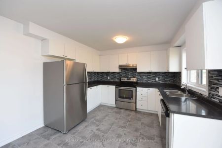 Detached Home For Lease | X8472398 - Photo 3