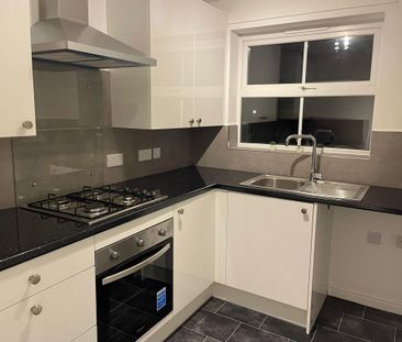 2 bedroom semi-detached house to rent - Photo 6