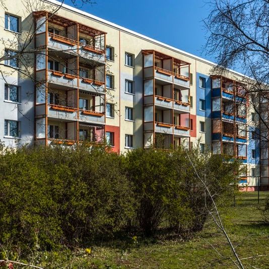 Modernisierte Familienwohnung mit 3 Zimmern in Cottbus - Foto 1