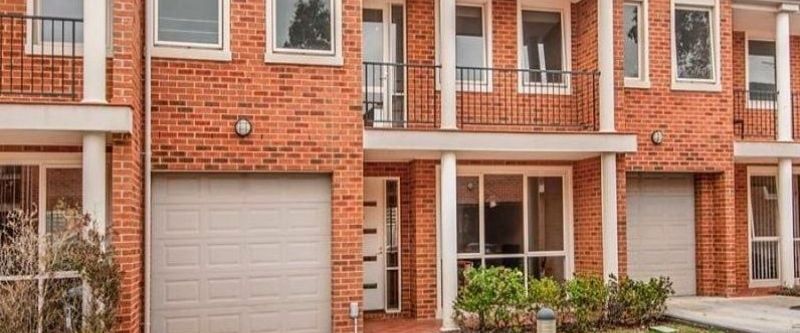 Perfect Location! - Photo 1