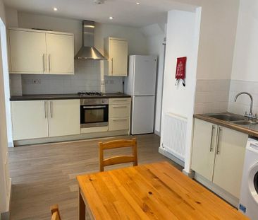 3 bedroom semi-detached house to rent - Photo 5