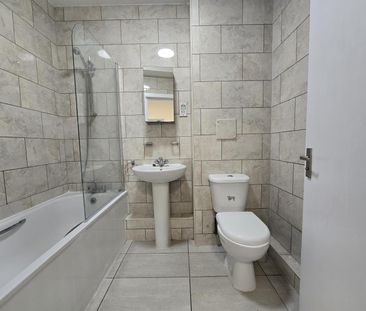 High Street, Berkshire, SL1 - Photo 1