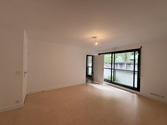 Location Appartement 2 pièces 46m² PARIS 18ème - Photo 1
