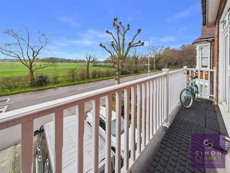 Aldersbrook Road, London, E12 - Photo 3