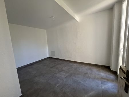 Location Appartement 3 pièces 80m² HYERES 83400 - Photo 2