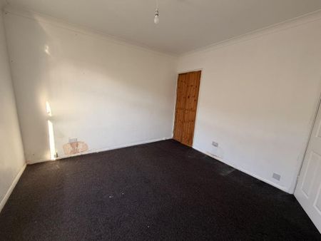 2 bedroom semi-detached house to rent - Photo 4